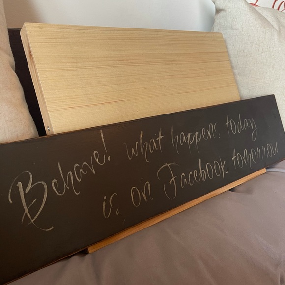 Hilarious Facebook Sign - Picture 3 of 10